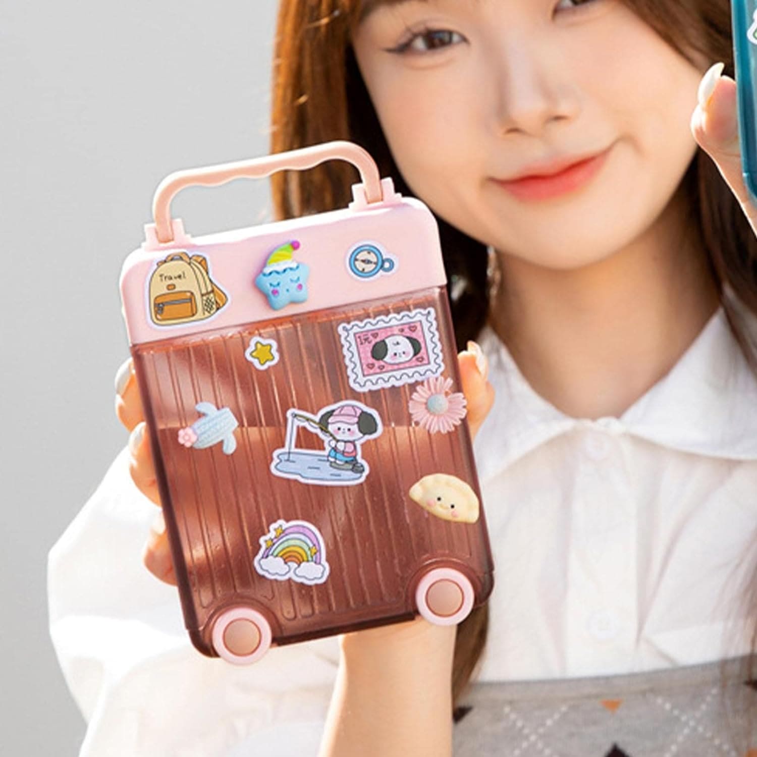Cute Suitcase Straw Water Bottle, 450ml Plastic Water Cup with Straw Briefcase Shape Kids Water Bottle, Portable Drinking Cup for Girls Boys School, Easy to Carry Sports Bottles for Girls and Boys Cute Suitcase Straw Water Bottle, 450ml Plastic Water Cup with Straw Briefcase Shape Kids Water Bottle, Portable Drinking Cup for Girls Boys School, Easy to Carry Sports Bottles for Girls and Boys